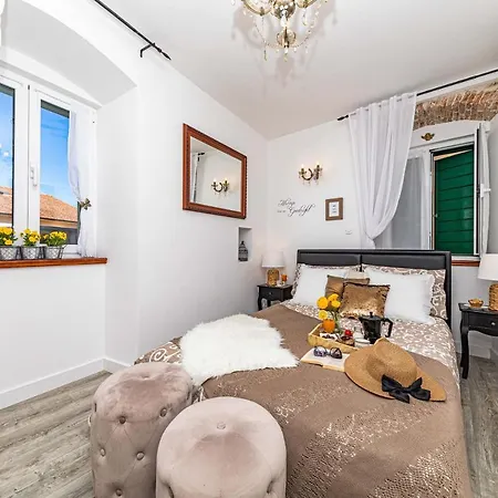 Πανσιόν Tomic Σπλιτ